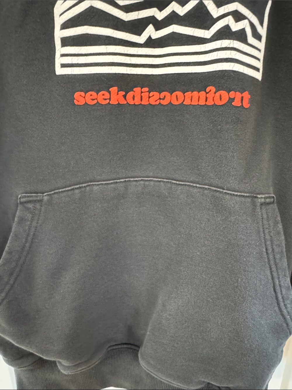 Mens Dark Gray Crewneck Hoodie White Mountain Graphic Red Sun Outdoor Style - Picture 4 of 9